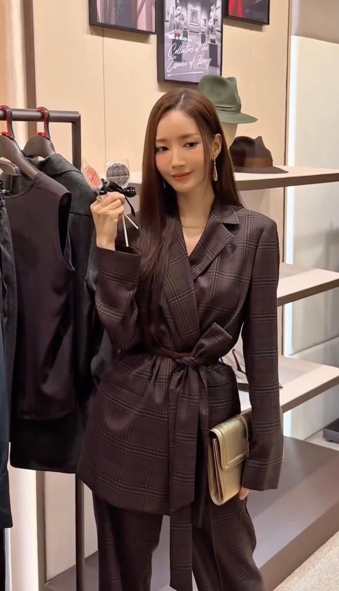 Park Min Young – nữ diễn viên đình đám của màn ảnh Hàn Quốc luôn nằm trong danh sách những mỹ nhân được yêu thích nhờ ngoại hình thanh thoát và khí chất sang trọng.