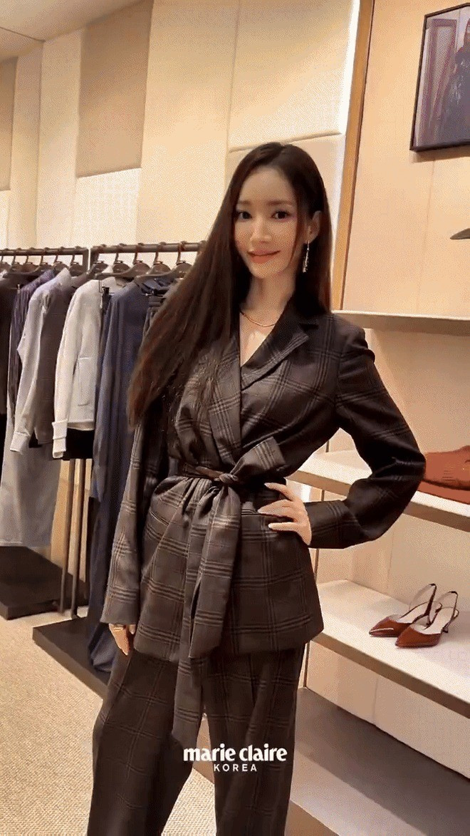 Dù đã bước sang tuổi gần 40, cô vẫn giữ được diện mạo trẻ trung đến khó tin.