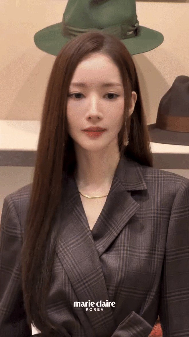 Không ít khán giả còn nhận xét rằng nhan sắc của Park Min Young như thể “đóng băng theo năm tháng”, chẳng khác gì thời kỳ đỉnh cao sự nghiệp.