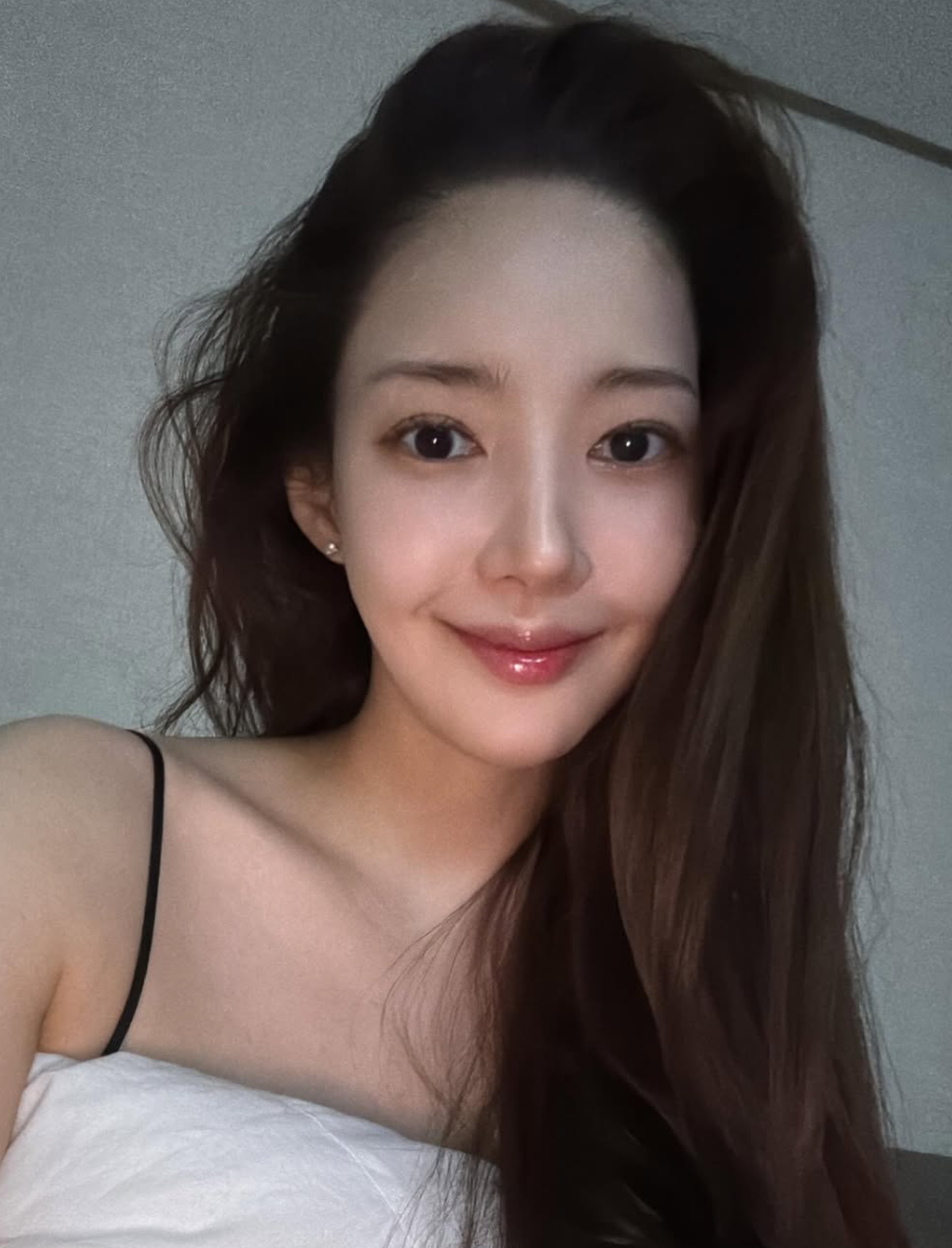 Những lời khen có cánh cho thấy sức hút mãnh liệt của Park Min Young trong lòng công chúng, không chỉ qua diễn xuất mà còn ở nhan sắc vượt thời gian.