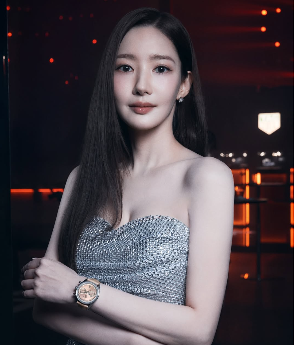 Nhiều người hâm mộ bày tỏ sự ngưỡng mộ trước vẻ đẹp không tuổi của cô.
