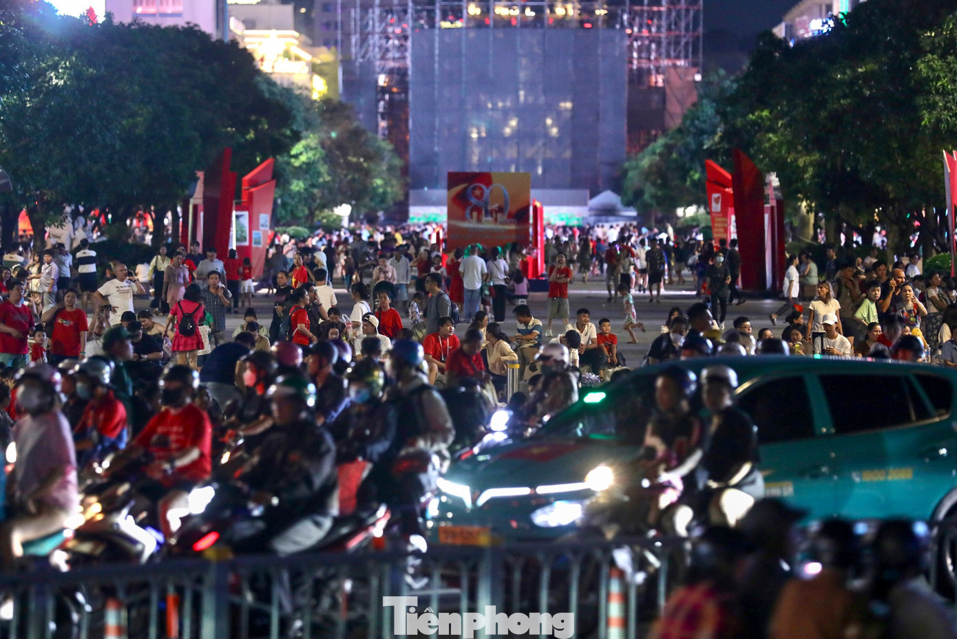 Ngày 2/9, TPHCM sẽ tổ chức bắn pháo hoa 15 phút, từ 21 giờ đến 21 giờ 15. Ba điểm bắn pháo hoa tầm cao gồm đầu đường hầm sông Sài Gòn (phường An Khánh), khu trung tâm thành phố mới (phường Bình Dương) và quảng trường trung tâm Bãi Sau (phường Vũng Tàu). Ngoài ra, 1 điểm bắn pháo hoa tầm thấp tại công viên Văn hóa Đầm Sen (phường Bình Thới).