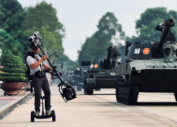 Anh Lê Bảo Hân, hay còn được gọi với biệt danh Steadihan, giúp buổi lễ có thêm những hình ảnh tuyệt đẹp