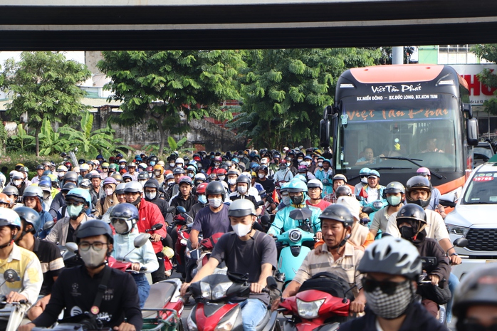 Các xe nhích từng chút.