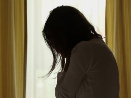 Đưa con đi chơi dịp nghỉ lễ, tôi sốc với hành động của chồng với người phụ nữ lạ ở trung tâm thương mại