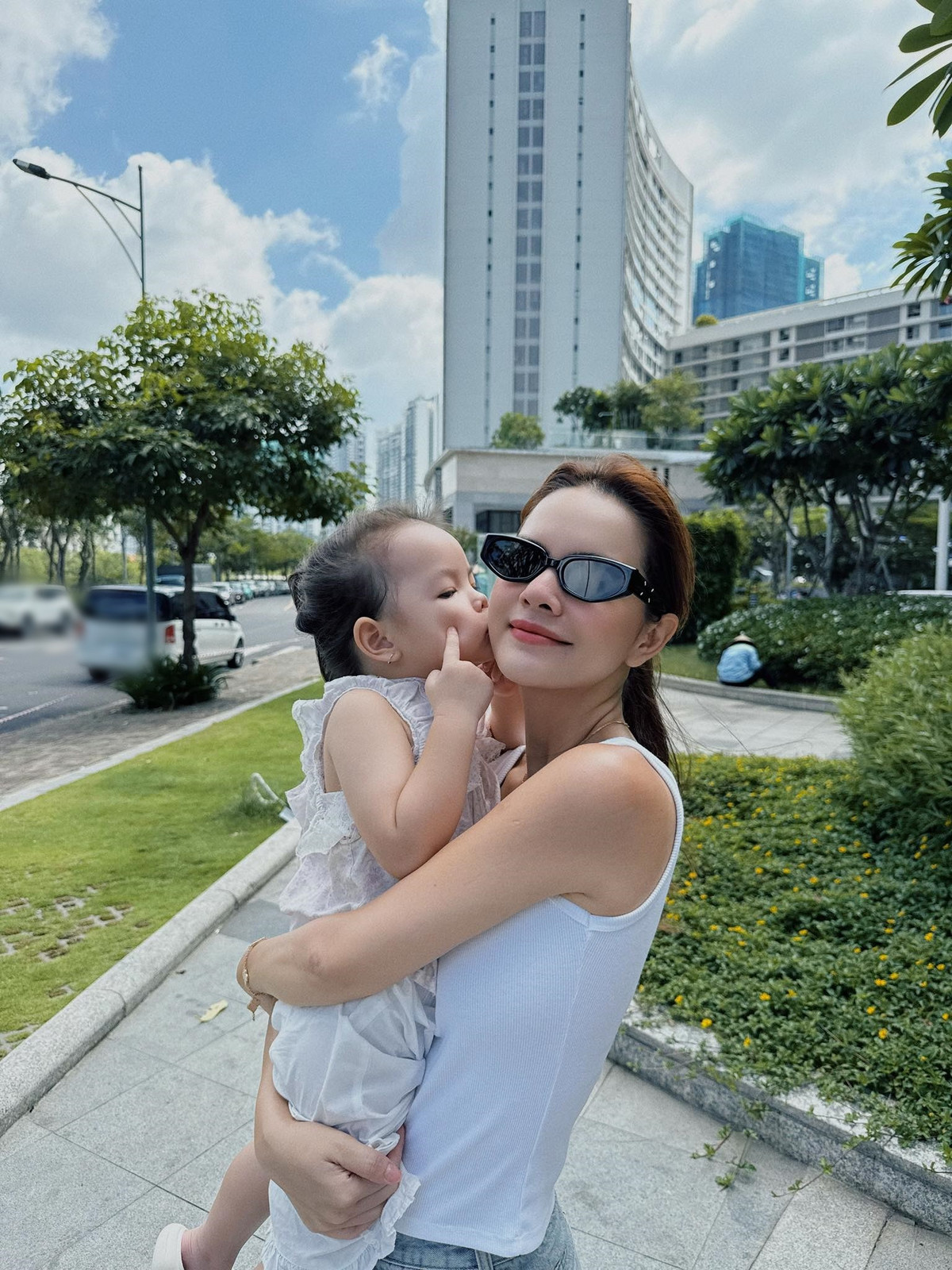 Ba cô con gái của ca sĩ Phạm Quỳnh Anh - 10