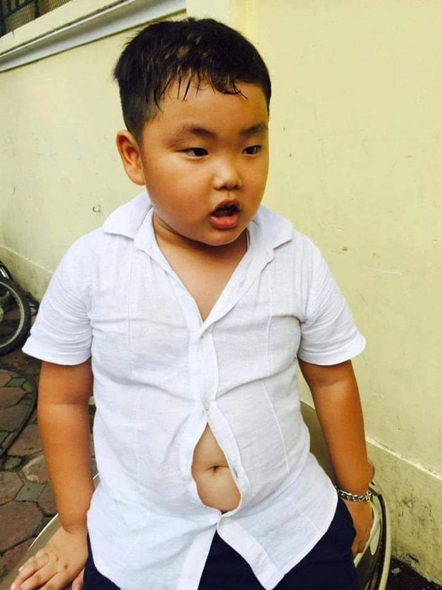 Mới đầu khai giảng mà học hành mệt quá, bung cả cúc áo bố ạ.