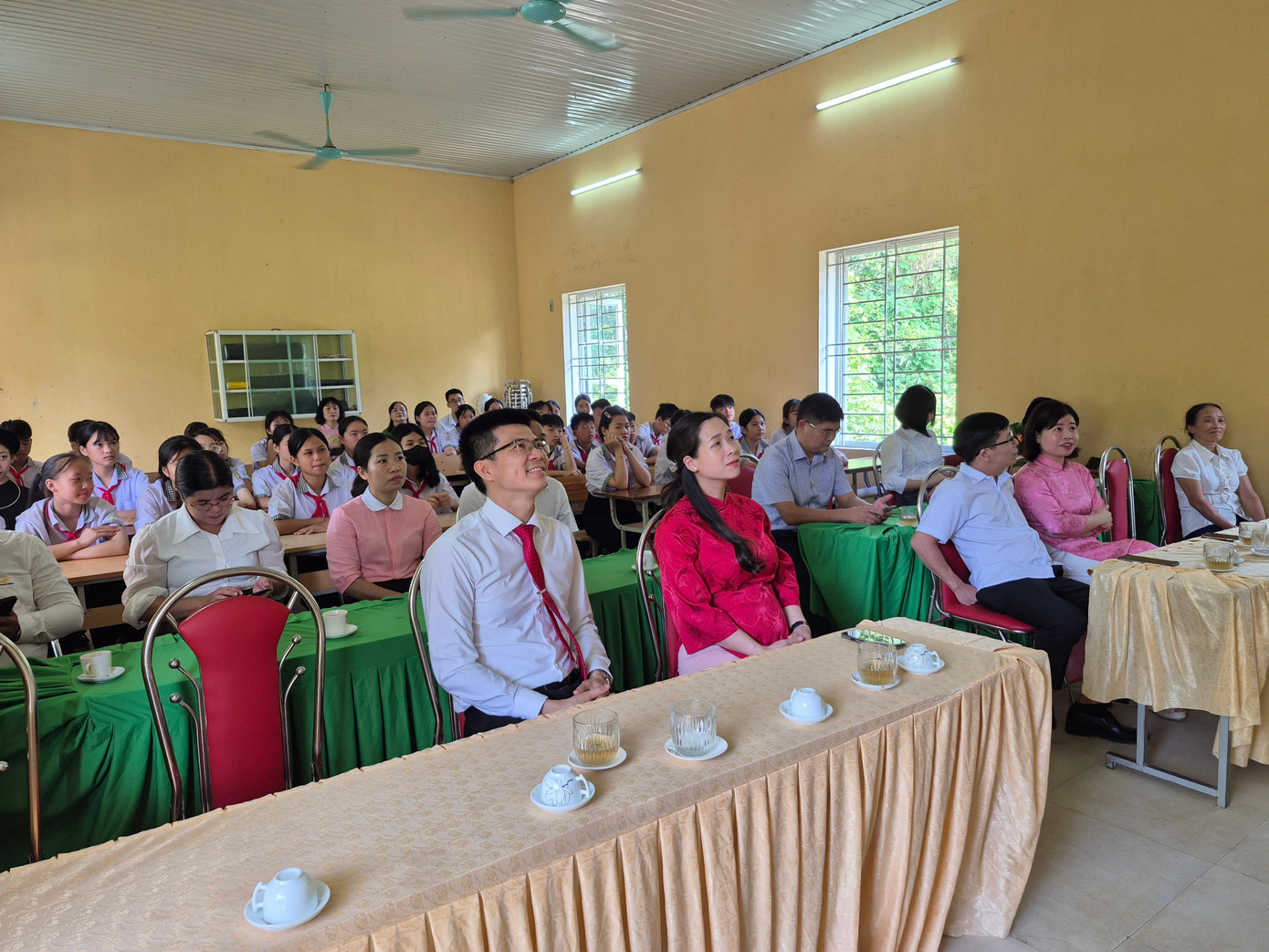 Lễ khai giảng xúc động với những học sinh đặc biệt ở làng Nủ - 8