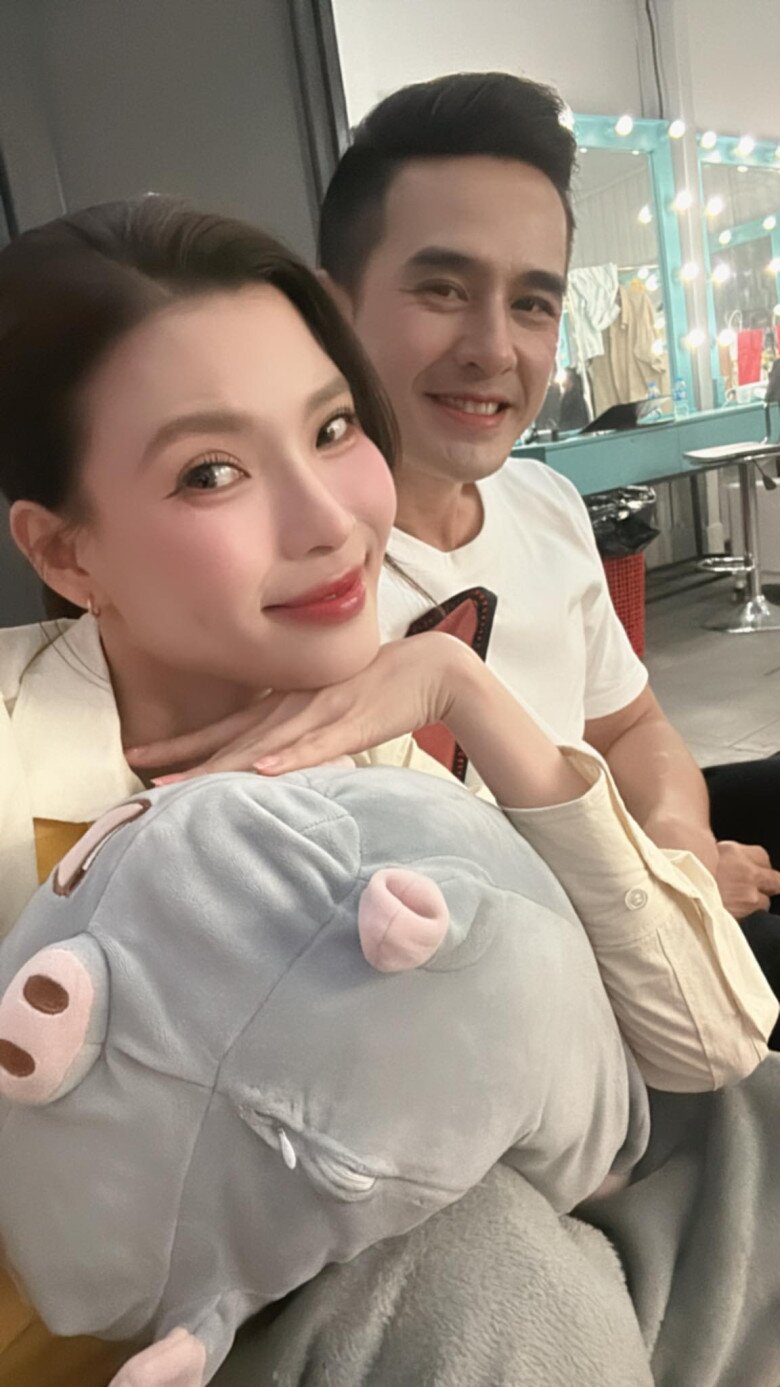 Vợ chồng Thúy Diễm - Lương Thế Thành luôn tình cảm như vợ chồng son.