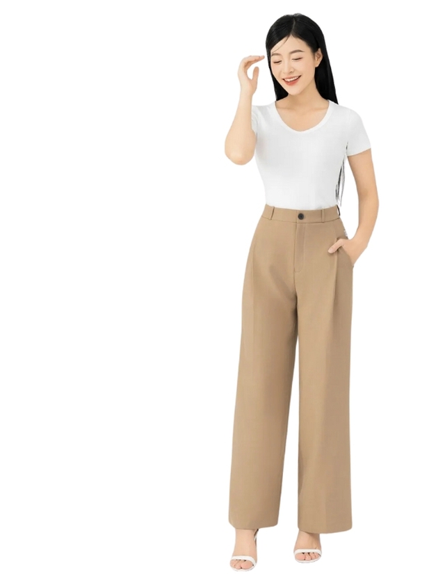 Áo thun ôm body phối cùng quần tây là một bộ đôi đơn giản nhưng cực kỳ hiệu quả cho phong cách thanh lịch và hiện đại.