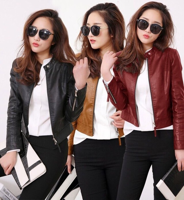 Kết hợp áo thun ôm body với áo khoác biker là một cách mix đồ mạnh mẽ và cực kỳ thời thượng.