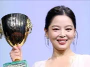 Giải trí - Thư Kỳ trắng tay, Tân Chỉ Lôi giành ngôi ảnh hậu Venice