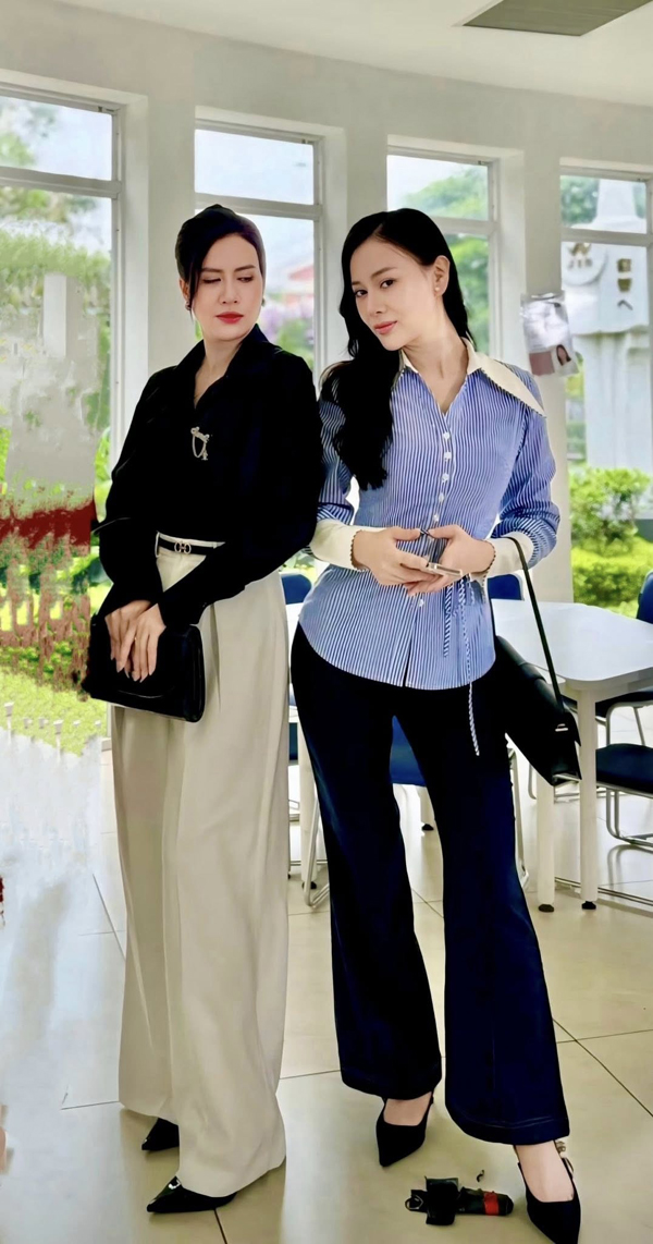 Trúc Mai mới đây đã khiến khán giả bất ngờ khi có màn lột xác với vai Hồng - Trưởng ban phụ huynh trong Gió ngang khoảng trời xanh. Vai diễn của cô đối đầu với Phương Oanh và có màn combat bằng hành động khiến mạng xã hội tranh cãi.