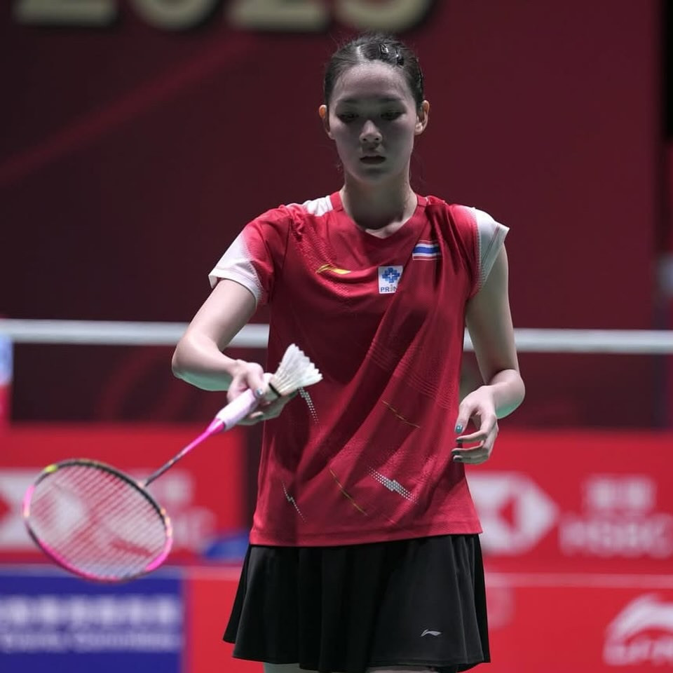 Cô từng tạo tiếng vang khi vô địch Malaysia Masters 2023 ở tuổi 16 và góp công lớn giúp tuyển nữ Thái Lan giành HCV SEA Games 2021. (Ảnh: IGNV)