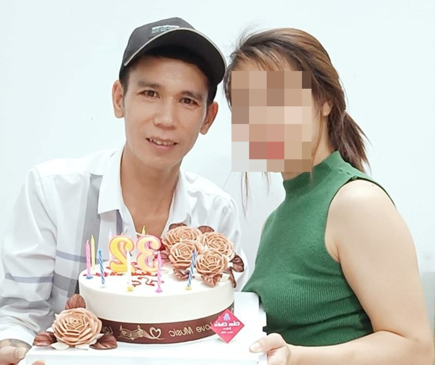 Đối tượng Thuận và người vợ tên Hoa từng hạnh phúc bên nhau.