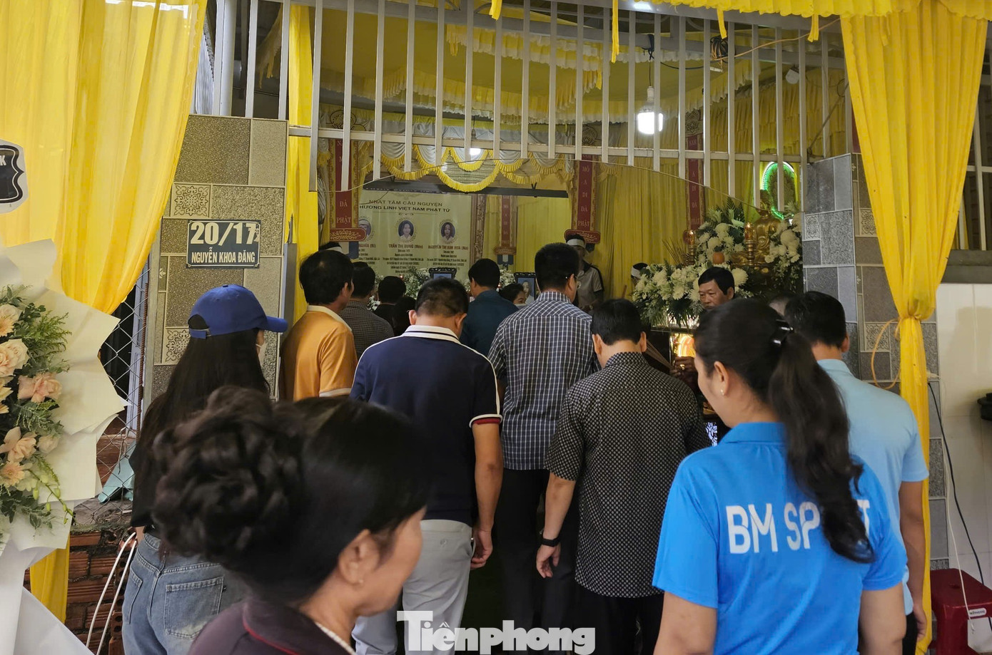 Đoàn công tác của UBND tỉnh Đắk Lắk, UBND phường Thành Nhất đến viếng đám tang
