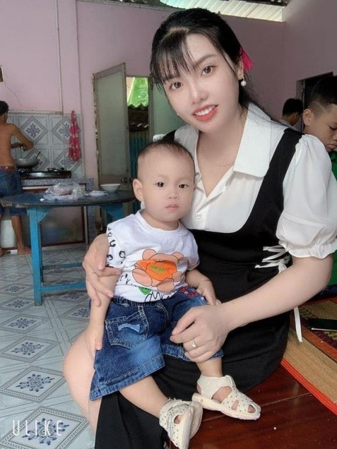 Thời điểm ấy, Quách Phượng tâm sự chỉ vì ngoại hình kém sắc nên bị chồng chê bai. Cuối cùng cả 2 ly hôn khi đã có với nhau một cô con gái. 9X sau đó đã chi gần 200 triệu đập mặt xây lại.