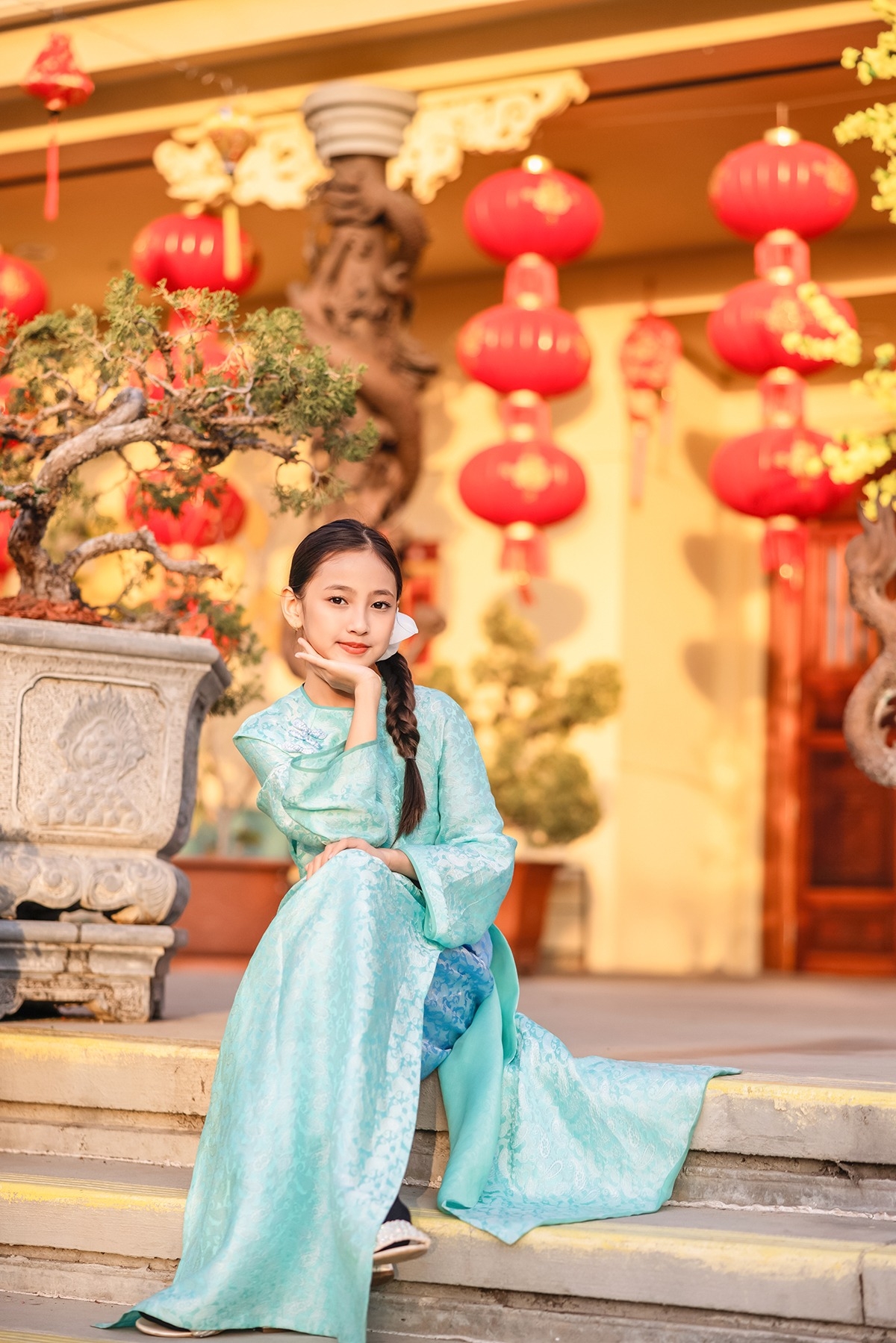 Con gái Hà Kiều Anh trổ tài chơi piano