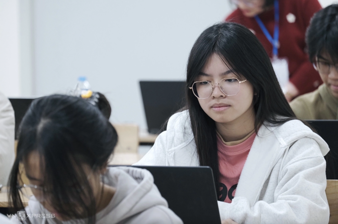 Thí sinh thi đánh giá tư duy của Đại học Bách khoa Hà Nội, hôm 18/1. Ảnh: Dương Tâm