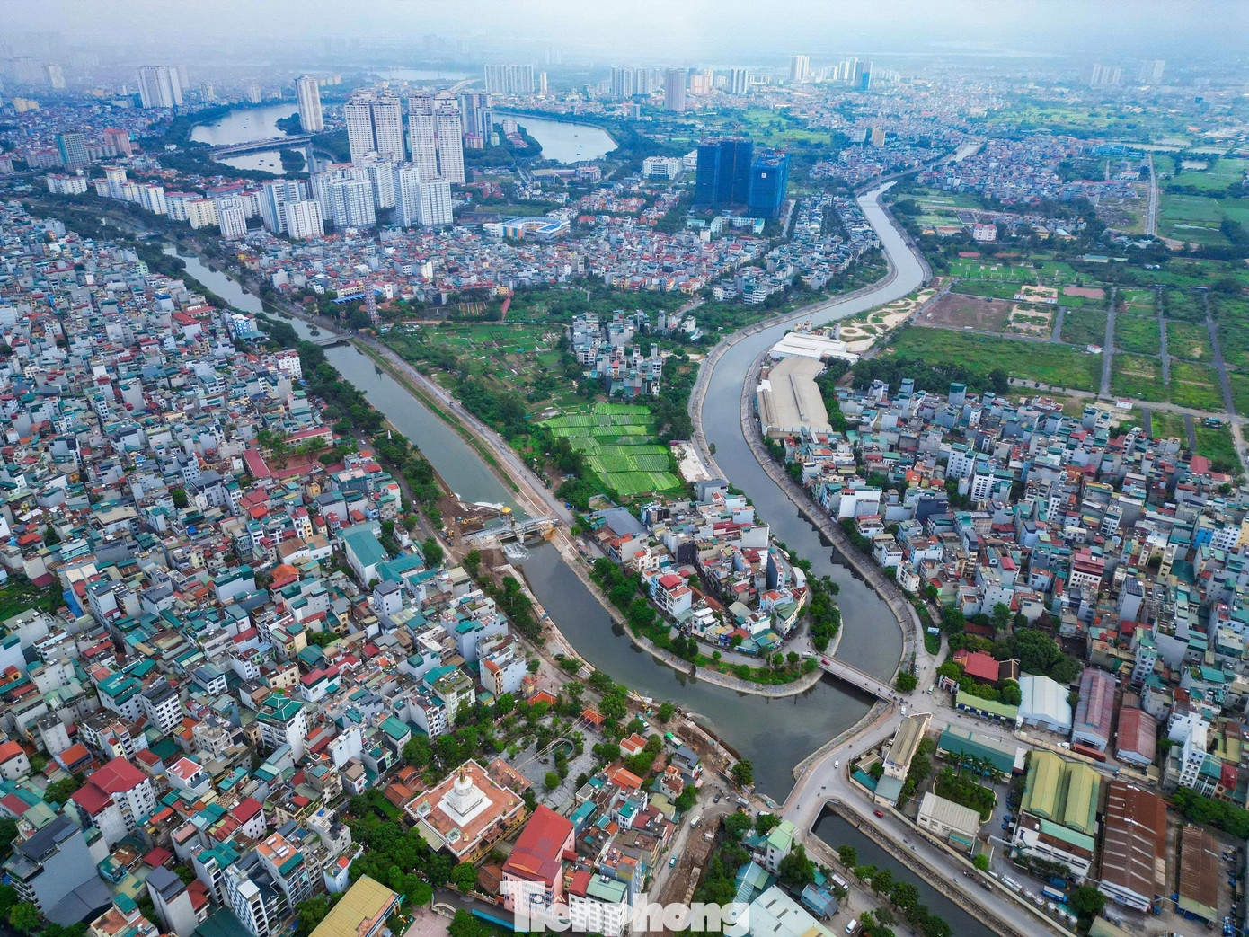 Mới đây UBND thành phố Hà Nội vừa thống nhất danh mục các công trình xây dựng, dự án đầu tư dự kiến khởi công dịp kỷ niệm 71 năm Ngày Giải phóng thủ đô (10/10/1954-10/10/2025). Trong 8 dự án được khởi công dịp này, đáng chú ý có dự án đầu tư xây dựng công viên hai bên sông Tô Lịch.