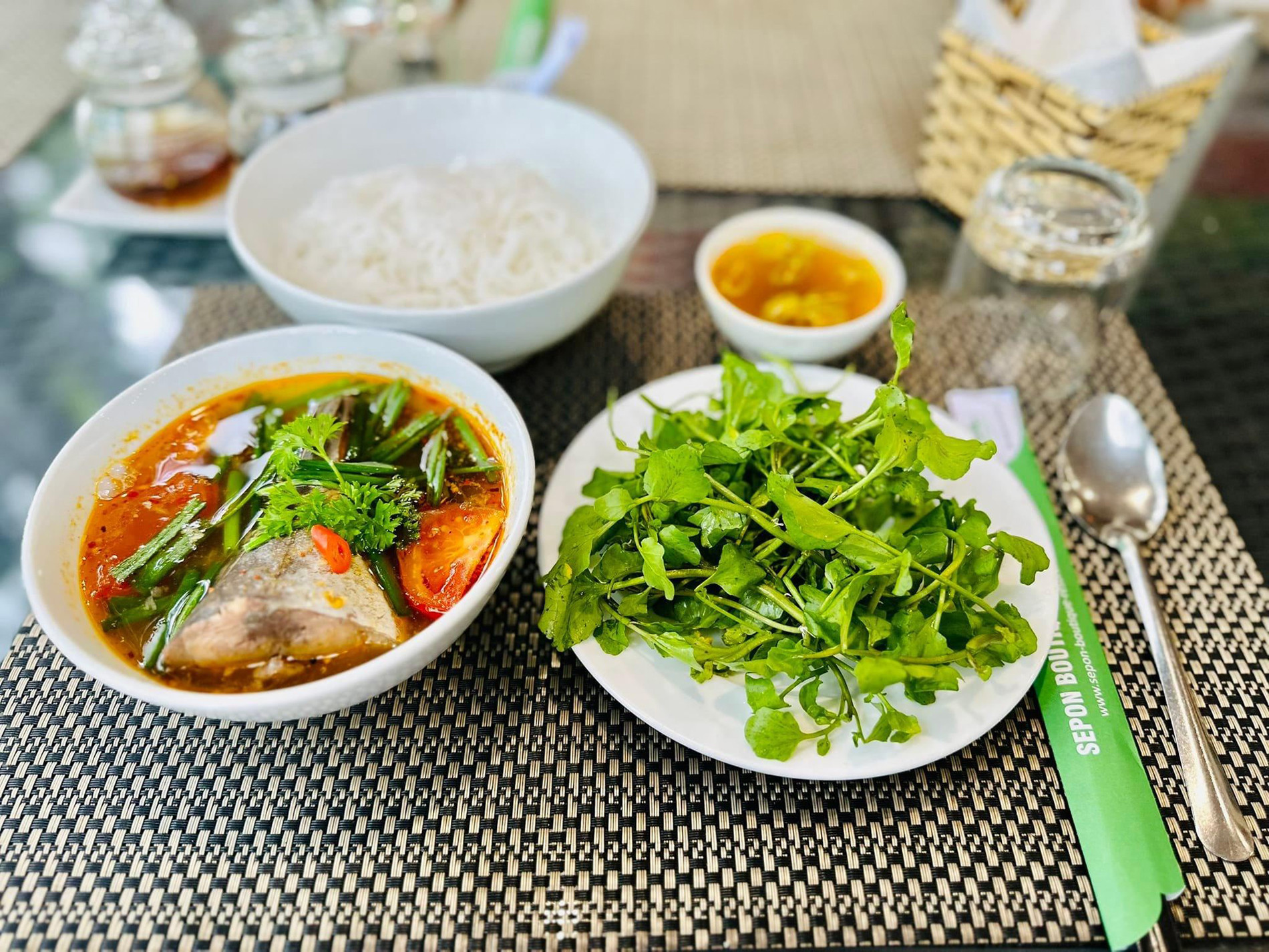 Rau liệt ăn sống hay chín đều ngon. Ảnh: Hoài An