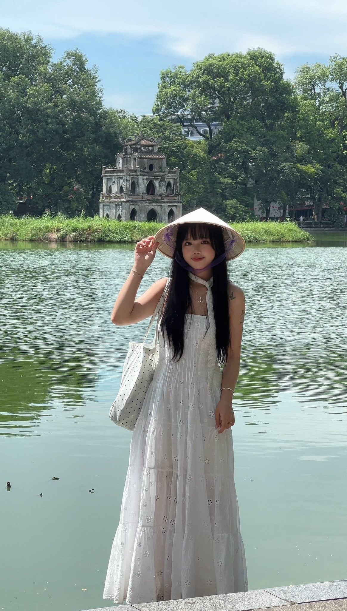 Giới trẻ rần rần check-in góc hồ Gươm vào thu đẹp như cổ tích - 7