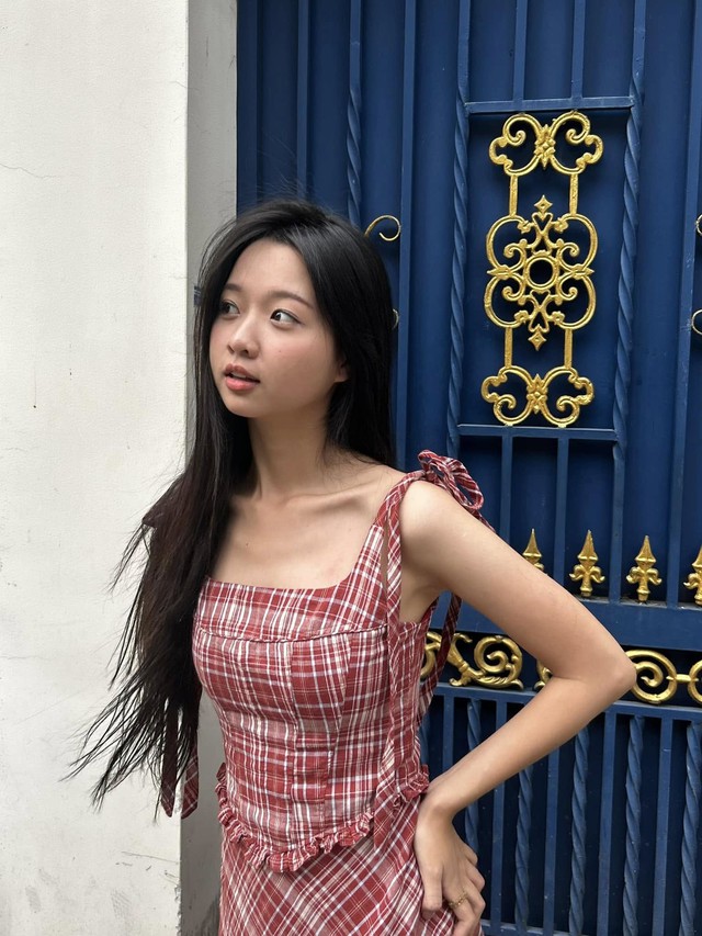 Thỉnh thoảng, Lâm Thanh Mỹ không ngại phá cách với váy bó sát 2 dây gợi cảm.