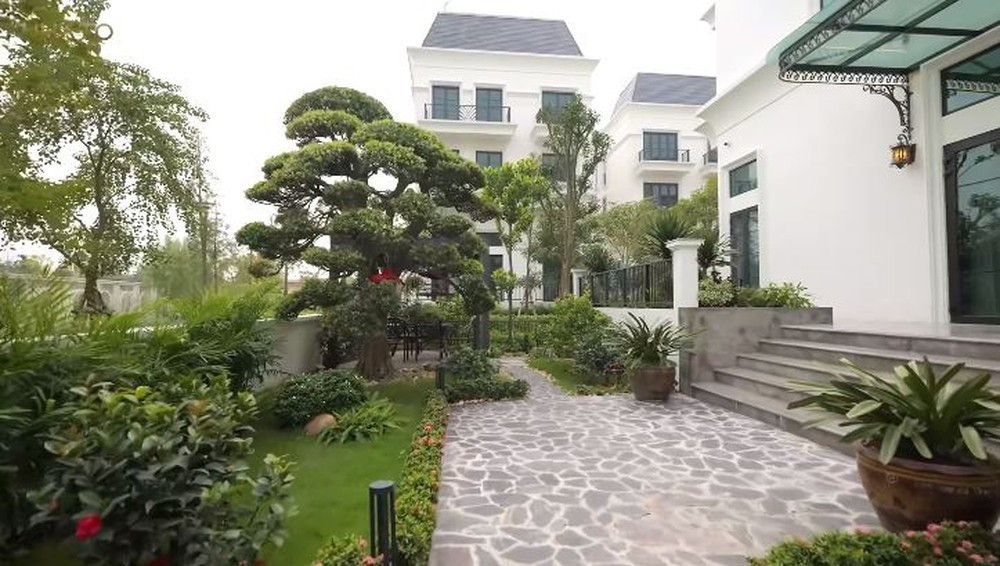 Biệt thự rộng 500m2, diện tích xây dựng 200m2, còn lại là đất trồng cây xanh, sân vườn. Ảnh chụp màn hình
