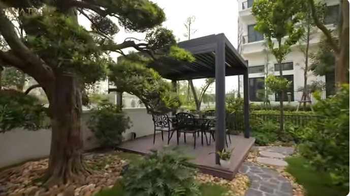 Đáng chú ý, gia chủ không sống tại đây, chủ yếu để bác lái xe và hai cô giúp việc chăm nom. Ảnh chụp màn hình