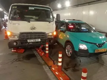 Tai nạn liên hoàn trong hầm Thủ Thiêm, giao thông ùn ứ kéo dài