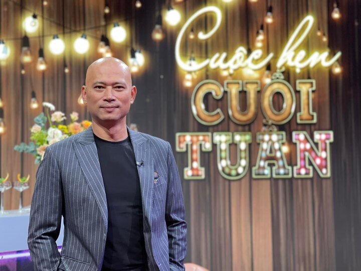 Ở tuổi 51, ngoại hình của Long Vũ có nhiều thay đổi, đặc biệt là về kiểu đầu trọc. Tuy vậy, anh vẫn giữ được sự hài hước và cách trò chuyện vui vẻ, duyên dáng với đồng nghiệp như những ngày còn thường xuyên xuất hiện trên sóng truyền hình. Là người kín tiếng, nên chuyện đời tư của MC Long Vũ cũng hoàn toàn bí ẩn. Anh ít khi nhắc đến gia đình mình trên truyền thông. Thông tin ít ỏi trên một số trang báo cho biết vợ chồng anh có hai người con. Cả gia đình anh đang sinh sống, làm việc tại Hà Nội.