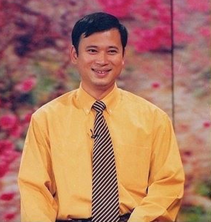 MC Long Vũ tên đầy đủ là Trịnh Long Vũ, sinh năm 1974. Sau khi tốt nghiệp đại học, chàng trai gốc Hà thành được tuyển vào Đài truyền hình Việt Nam làm phóng viên, BTV, MC tại Ban thời sự sau đó chuyển sang VTV3. Lúc này, tên tuổi của Long Vũ gắn liền với những chương trình thể thao của nhà đài. Lối dẫn dắt duyên dáng, hoạt ngôn và hài hước giúp anh nhanh chóng ghi điểm trong mắt người xem.