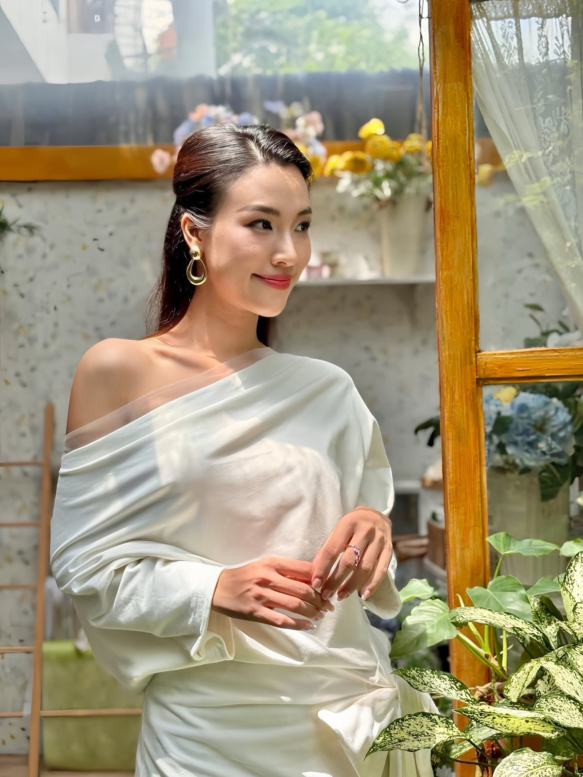 Trên trang cá nhân, cô thường xuyên chia sẻ những khoảnh khắc đời thường giản dị nhưng ngập tràn năng lượng tích cực.