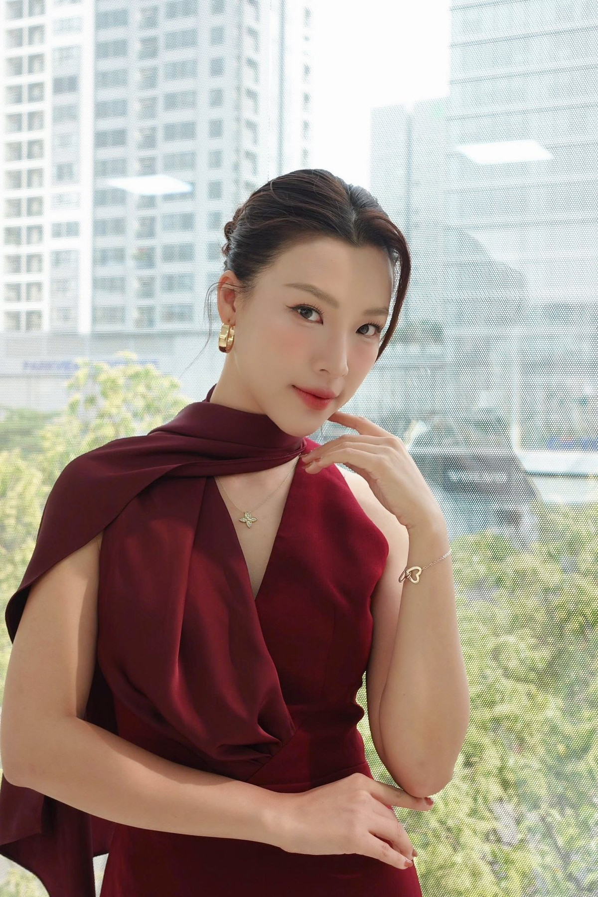 Vượt qua sóng gió, Á hậu – MC Hoàng Oanh chọn cách sống tích cực, tận hưởng từng khoảnh khắc cùng con và cống hiến hết mình cho công việc. Ảnh: FB Vũ Ngọc Hoàng Oanh