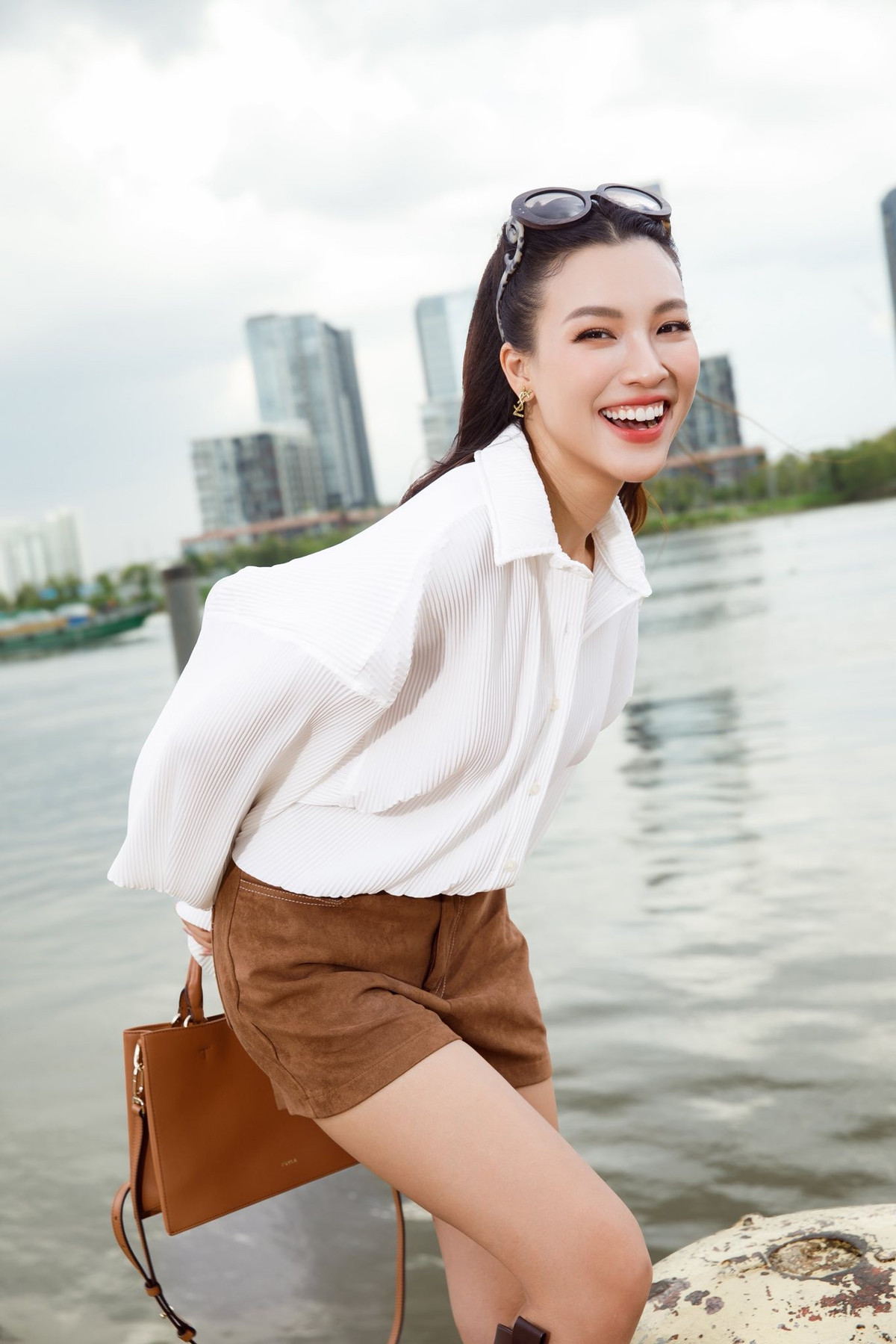Hiện tại, Hoàng Oanh và Jack Cole đều đã có cuộc sống riêng. Nữ MC cho biết cô và chồng cũ vẫn giữ mối quan hệ tốt đẹp, cùng nhau chăm sóc con trai.