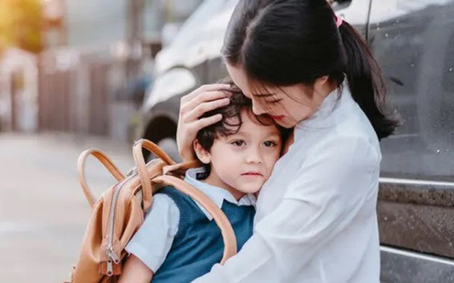 Mẹ nhớ con quá chừng! - câu nói trực tiếp truyền tải tình yêu và cảm giác an toàn mà không cần con phải trả lời. Ảnh minh hoạ