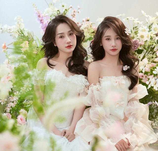 Vẻ đẹp của hai mẹ con Vũ Thị Thu (SN 1992) và con gái Lê An Nhi (SN 2009), trú xã Hưng Lộc, huyện Hậu Lộc, Thanh Hóa được chia sẻ trên mạng xã hội. Ảnh MXH