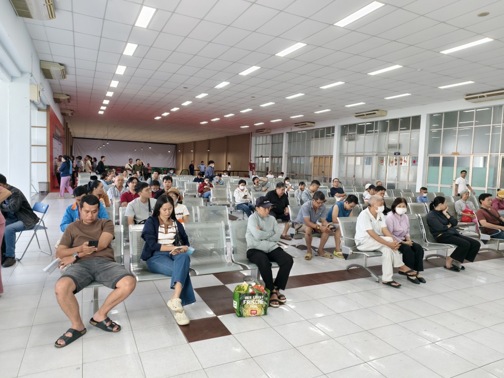 Mua vé tàu Tết 2026 cho cả gia đình hết gần 100 triệu đồng - 2