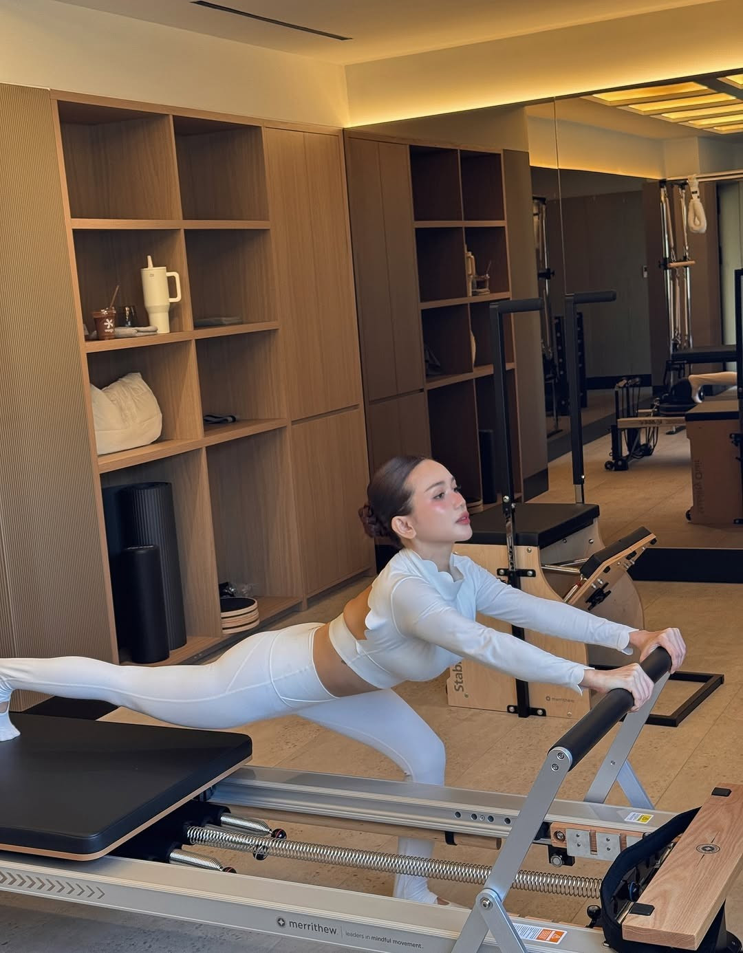 Sĩ Thanh khoe vóc dáng săn chắc, lộ bí quyết trẻ mãi không già nhờ Pilates - 7