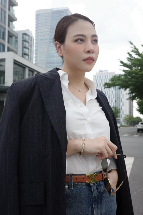 Phong cách amp;#34;giàu kín, sang ngầmamp;#34; của Đàm Thu Trang - 8