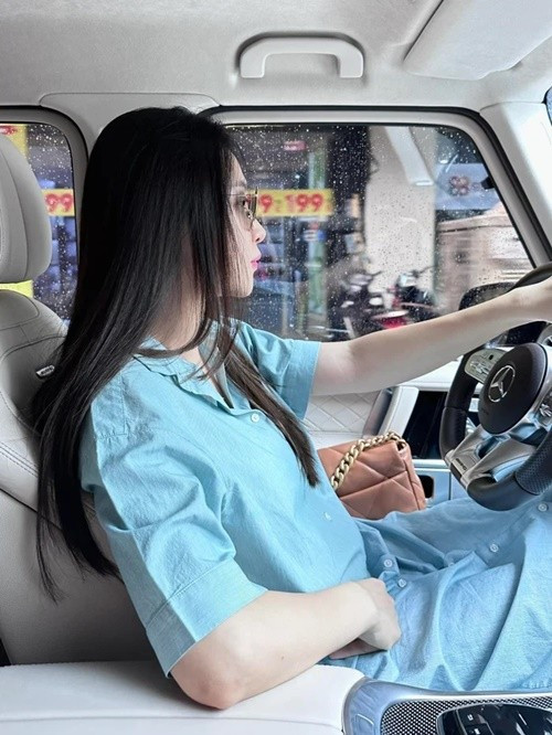 Phong cách amp;#34;giàu kín, sang ngầmamp;#34; của Đàm Thu Trang - 9