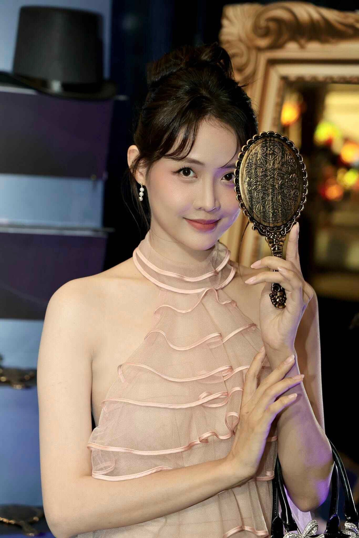 Trương Mỹ Nhân gái xinh thay đổi cuộc sống nhờ amp;#34;dao kéoamp;#34; - 3