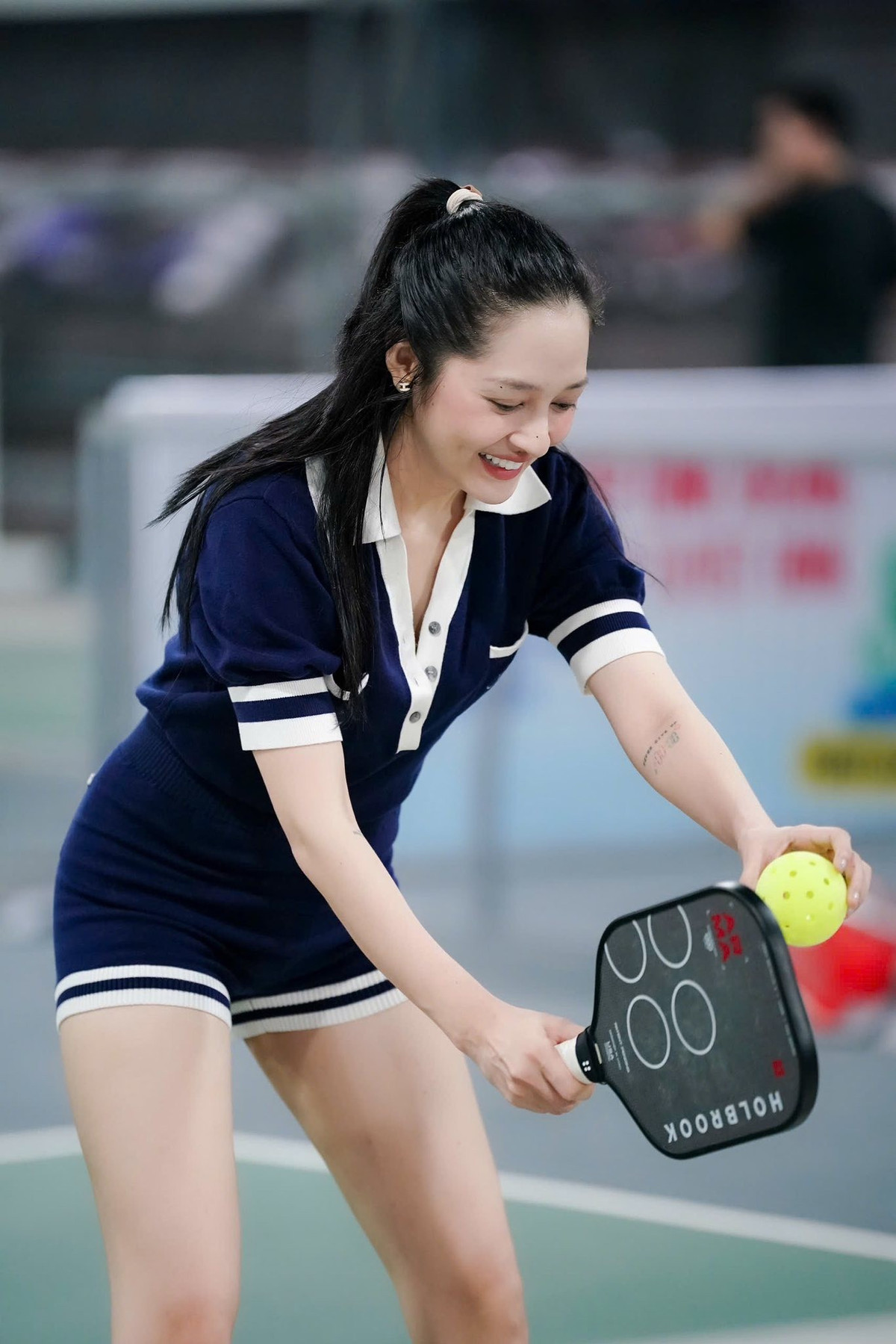 Bảo Anh khoe đôi chân dài cực phẩm khi diện quần ngắn chơi pickleball - 2