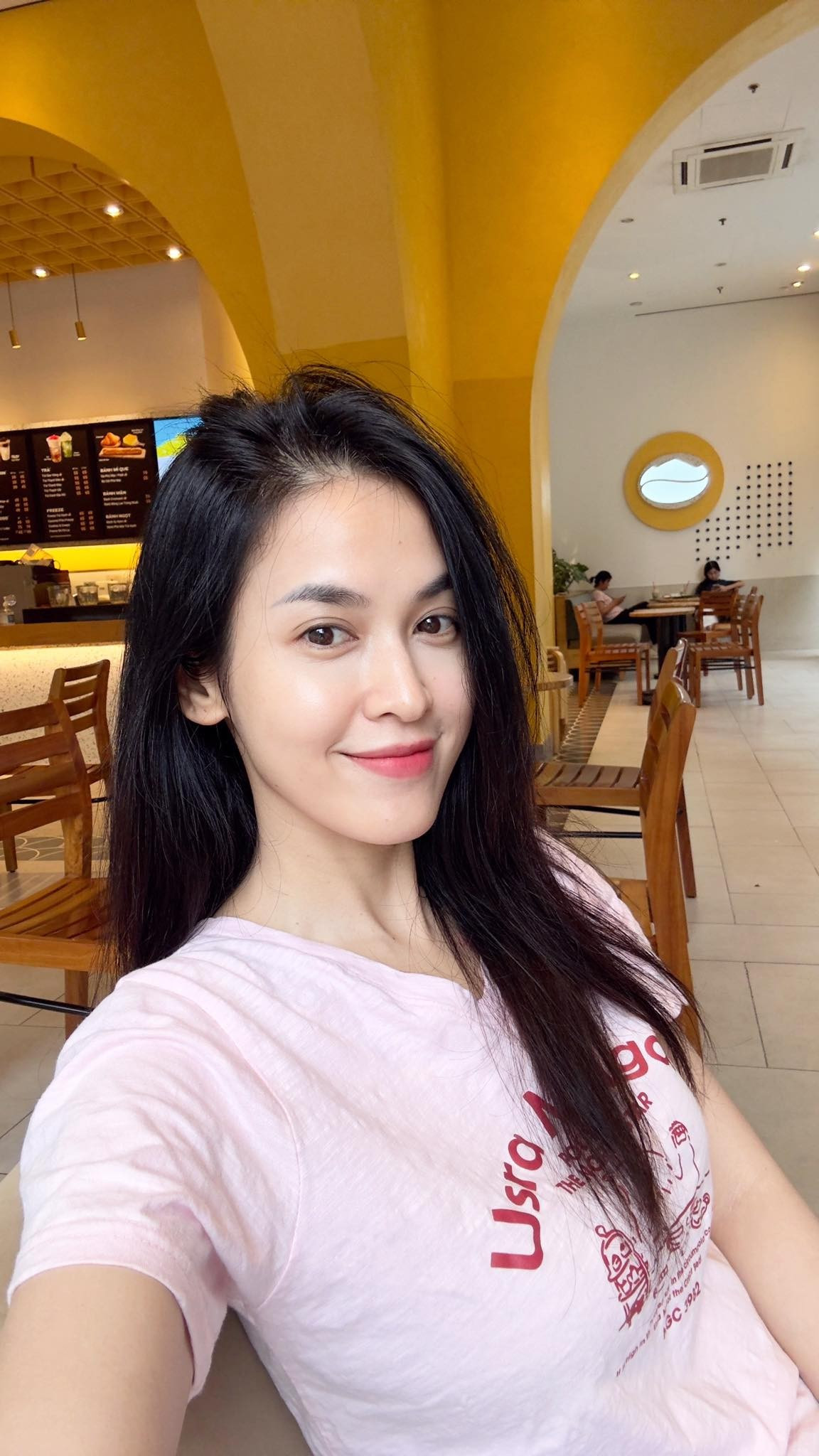 Vợ mỹ nam amp;#34;Phía trước là bầu trờiamp;#34; khoe da căng bóng ở tuổi U40 - 10