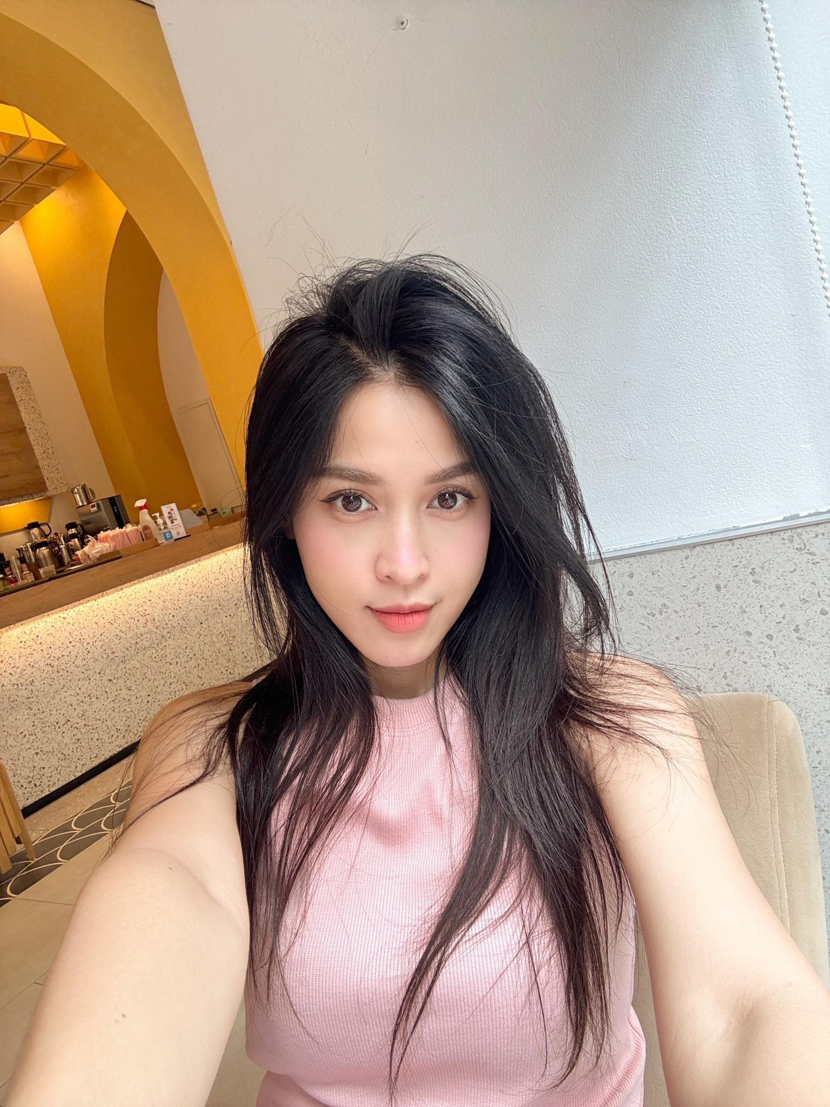 Vợ mỹ nam amp;#34;Phía trước là bầu trờiamp;#34; khoe da căng bóng ở tuổi U40 - 2