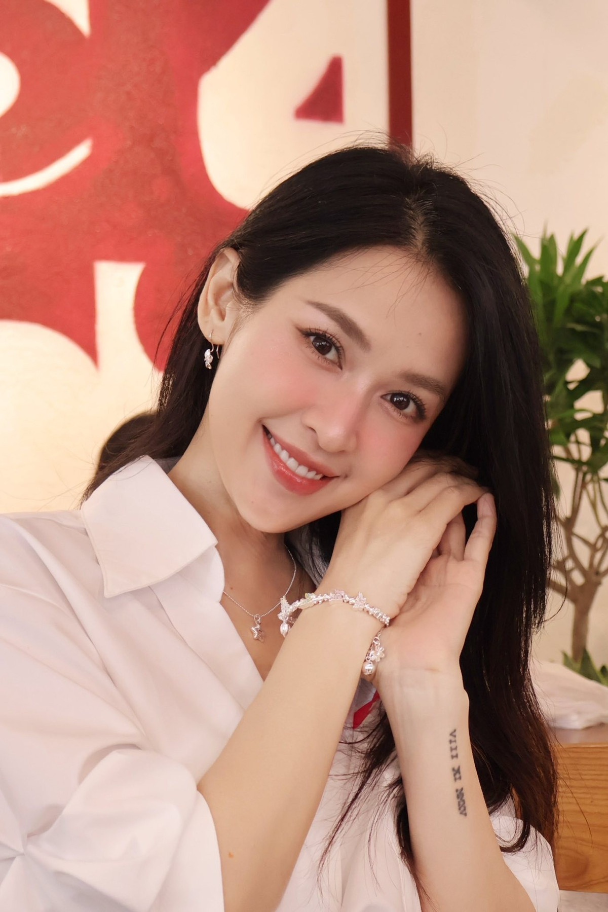Vợ mỹ nam amp;#34;Phía trước là bầu trờiamp;#34; khoe da căng bóng ở tuổi U40 - 6