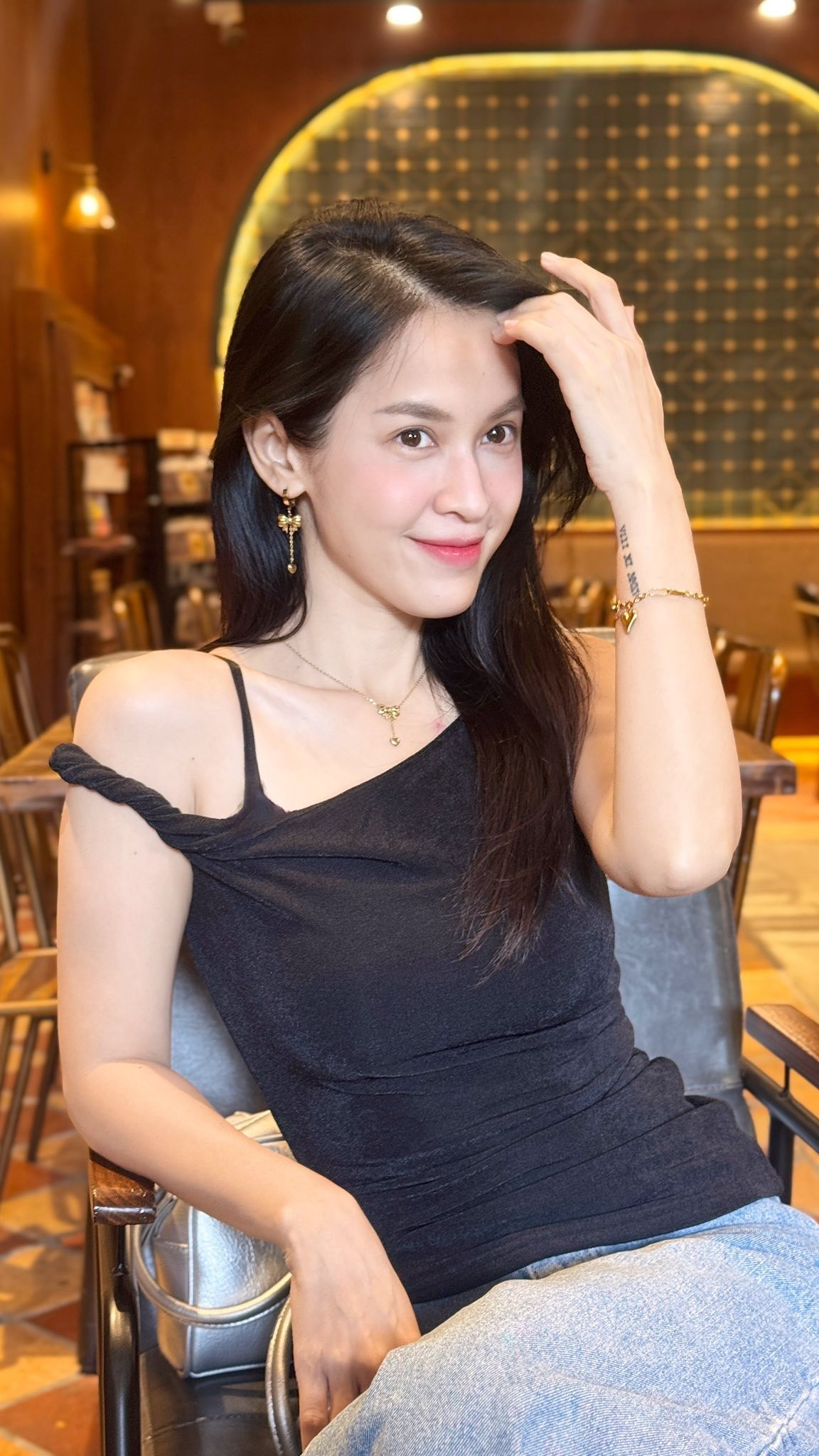 Vợ mỹ nam amp;#34;Phía trước là bầu trờiamp;#34; khoe da căng bóng ở tuổi U40 - 9