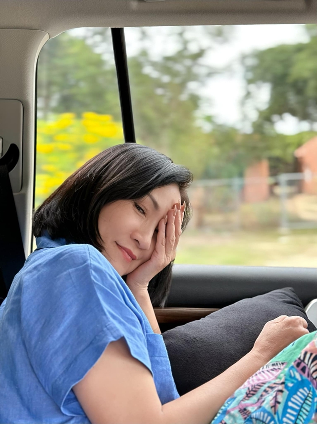 Ngoài bí quyết tập luyện và ăn uống khoa học, nghệ sĩ Hồng Đào còn giữ tinh thần thoải mái và suy nghĩ lạc quan.