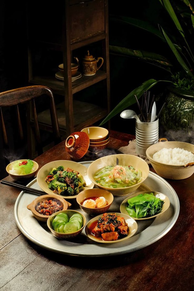 Ở Việt Nam, bát cơm trắng thường xuất hiện trong mâm cơm của mọi gia đình.