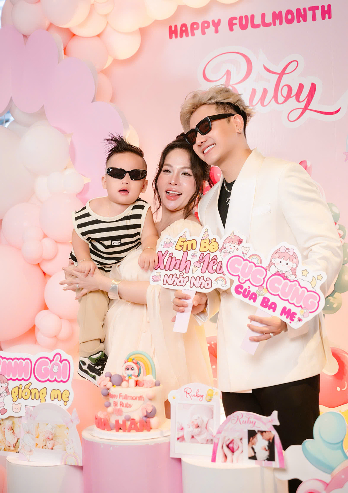 Thanh trúc bế con gái dự tiệc đầy tháng con chu bin - 4